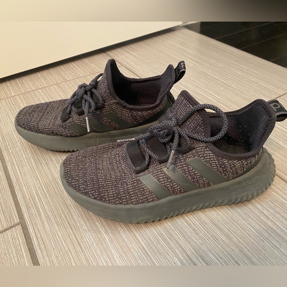 Boys size 5 Adidas Cloudform shoes - Picture 2 of 6